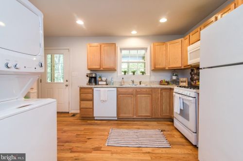 107 Featherbed Ln, Harpers Ferry WV 25425-4982 exterior