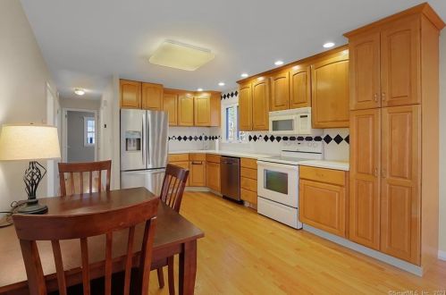 54 Saginaw St, Wapping CT  06074-2122 exterior