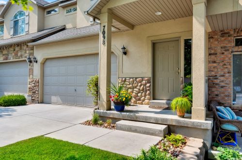 7098 Cottage Point Dr, Taylorsville, UT 84081-5702