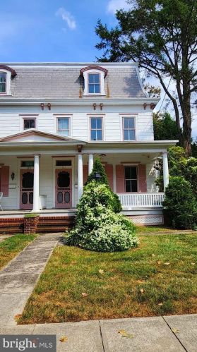 121 Center St, Tavistock, NJ 08033-1803