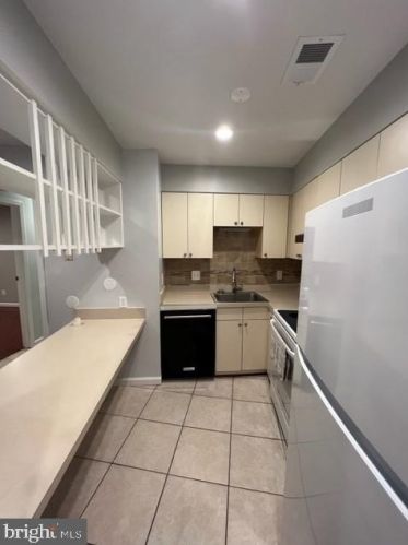 8500 Barrington Ct, Springfield VA  exterior