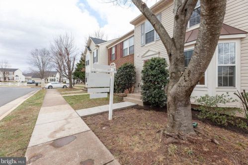 7015 Sauvage Ln, Gainesville, VA 20155-1673
