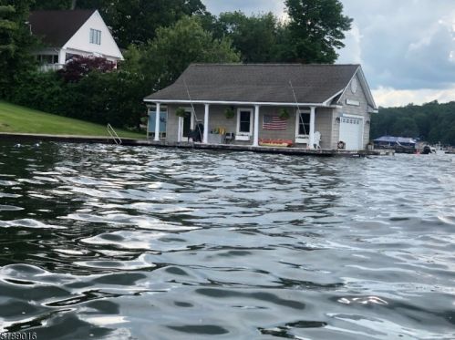 245 Maxim Dr, Hopatcong, NJ 07843-1913