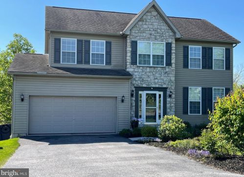 1260 Brooke Dr, York, PA 17315-2859