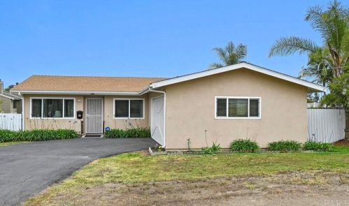 446 Hill Dr, Vista, CA 92083-5531