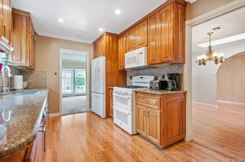 2440 Glenoaks Ave, Anaheim CA 92801-3225 exterior