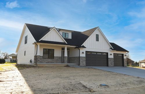 2970 River Bend Dr, Kankakee, IL 60901-5378