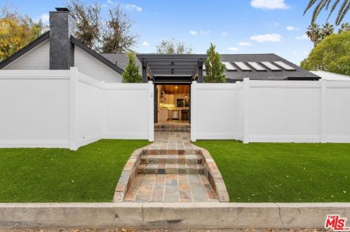 4951 Cedros Ave, Van Nuys CA  91403-1637 exterior