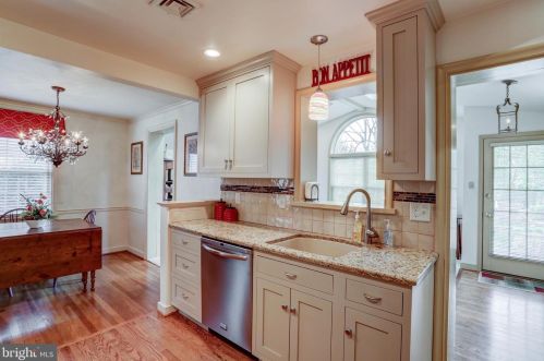 1321 Cheves Pl, Lancaster PA  17603-4943 exterior