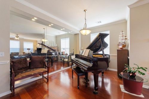 3921 Canyon Glen Cir, Austin TX  78732-2179 exterior