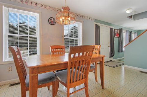 22 Magnolia Ln, Derry, NH 03038-7281