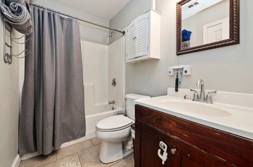 517 Prospect Ave, Riverside CA  92507-1720 exterior