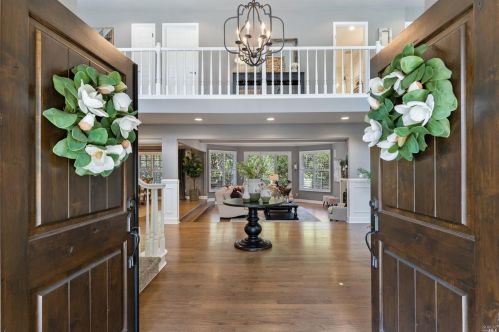 621 Blackstone Dr, San Rafael, CA 94903-1354