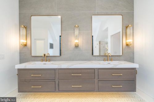 603 Gravers Ln, Philadelphia PA 19118-2806 exterior