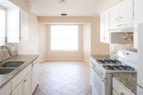 6400 Craigwood Cir, Austin TX  78725-1019 exterior