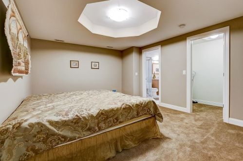 6919 Fieldstone Dr, Willowbrook IL  60527-5295 exterior