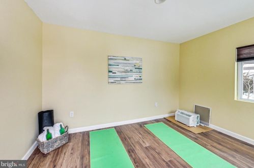 903 Robin Rd, Silver Spring MD  20901-1872 exterior