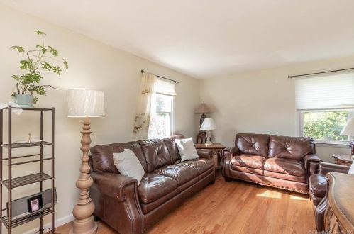 33 Camelot Dr, Upper Stepney CT  06468-2004 exterior
