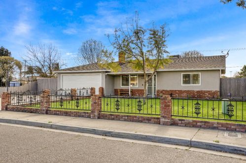 1645 Linden Ln, Turlock, CA 95380-6355
