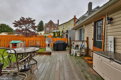 23 Central Ave, Bangor PA 18013-2221 exterior