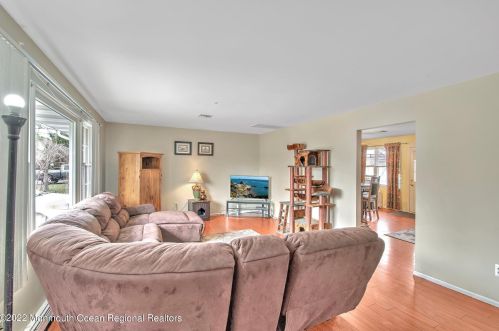 1311 Norwood St, Lacey, NJ 08731-4105