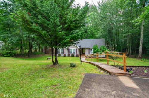 439 Waterview Dr, Lagrange, GA 30240-9169