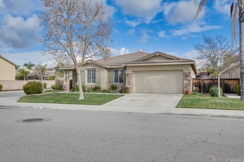 35918 Covington Dr, Wildomar, CA 92595-7739
