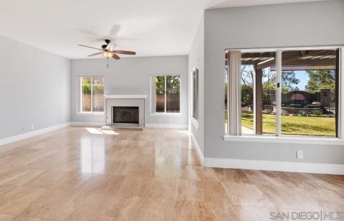 1597 Parkview Dr, Vista CA  92081-8750 exterior