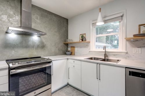 1651 Sunset Ave, Lancaster PA  17601-4355 exterior