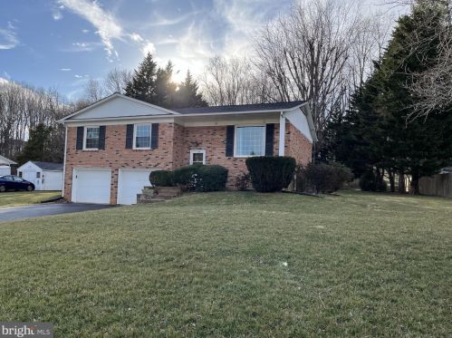 23 Jackson Ave, Round Hill, VA 20141-9425