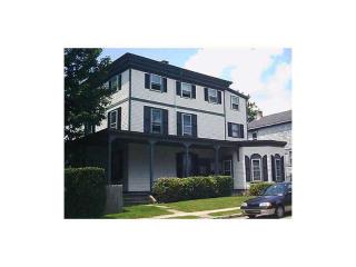 14 Almy St, Middletown, RI 02840-1810