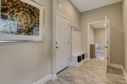 284 Middaugh Rd, Willowbrook IL  60514-1065 exterior