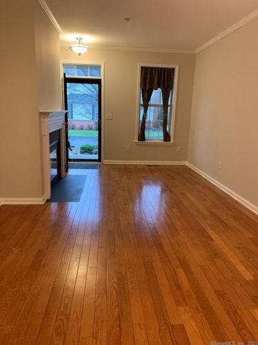 37 Last Leaf Cir, Windsor, CT 06095-4733
