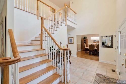 17 Henmar Dr, Closter, NJ 07624-3219