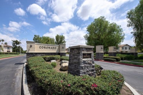 4456 Parkcourt Ln, Riverside, CA 92505-5702