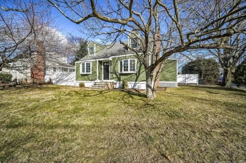 146 Dry Hill Rd, Norwalk, CT 06851-3218