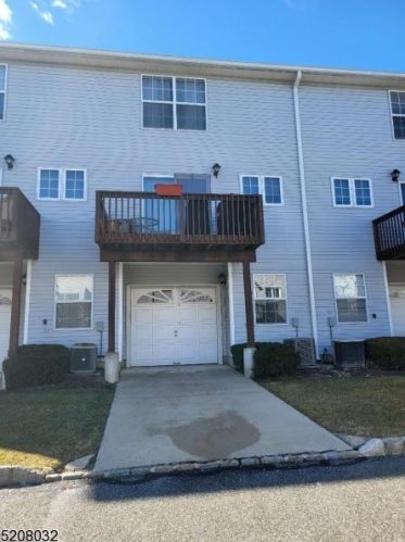 103 Hudson Ct, Hackettstown, NJ 07840-1689