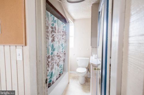 841 Lalor St, Trenton NJ  08610-6556 exterior