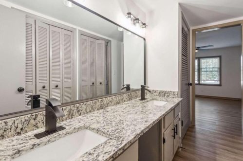 74 Montre Sq, Atlanta GA  30327-4044 exterior