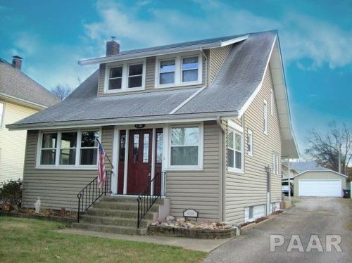 1018 Washington St, Pekin, IL 61554-4833