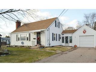 45 Dearborn Dr, East Providence, RI 02915-1416