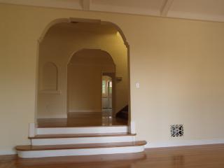 1120 Longwood Ave, Los Angeles CA  90019-1756 exterior