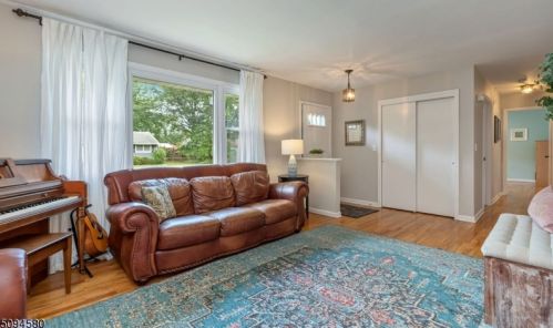 15 Perry Dr, Bridgewater, NJ 08807-2780