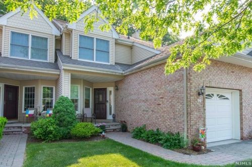 99 Trotters Ln, Allendale, NJ 07401-2033