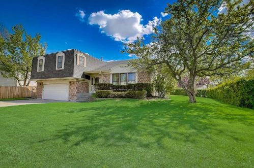 85 Newtown Dr, Buffalo Grove, IL 60089-1558