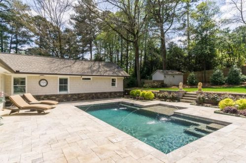 2553 Echo Dr, Atlanta GA  30345-3528 exterior
