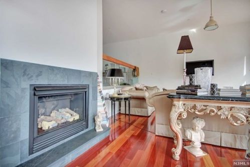 22 Vela Way, Edgewater NJ  07020-1564 exterior