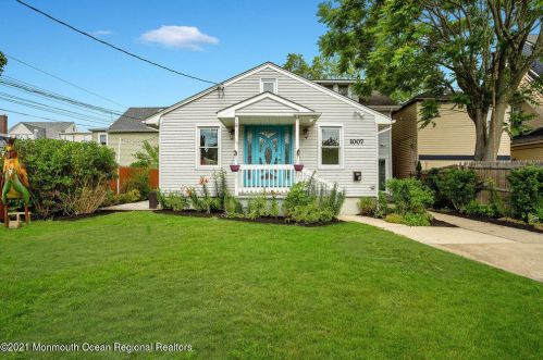 1007 Emory St, Tinton Falls NJ 07712-6026 exterior