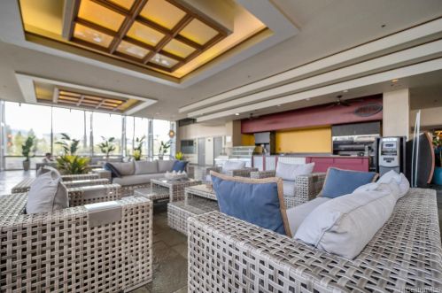 445 Seaside Ave, Honolulu HI  96815-2640 exterior