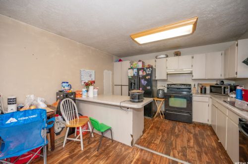 9185 Terri Lynn Dr, Sandy UT 84094-3006 exterior